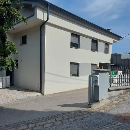 Apartma Golovec *